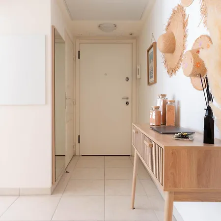 Le Cocon De La Pinede - Proche Apartment